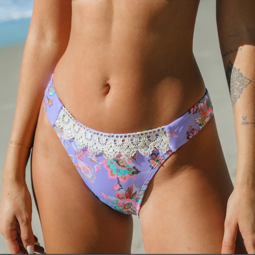 Women’s Cupshe Dreamy Garden High Cut Bikini Bottom, size Large